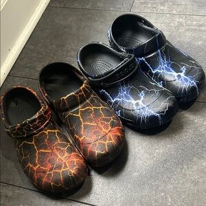 🔥⚡️CROCS 2 pair Fiery Orange and Black Lightening unisex M10 W12